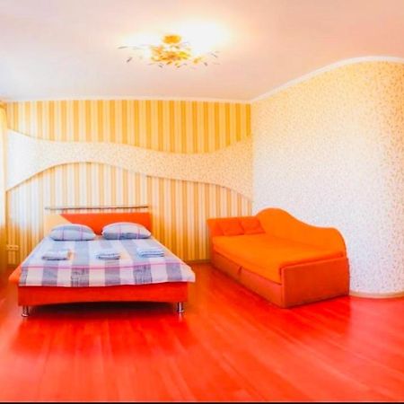 Red Apartment 2019 Very Centre Херсон Екстериор снимка